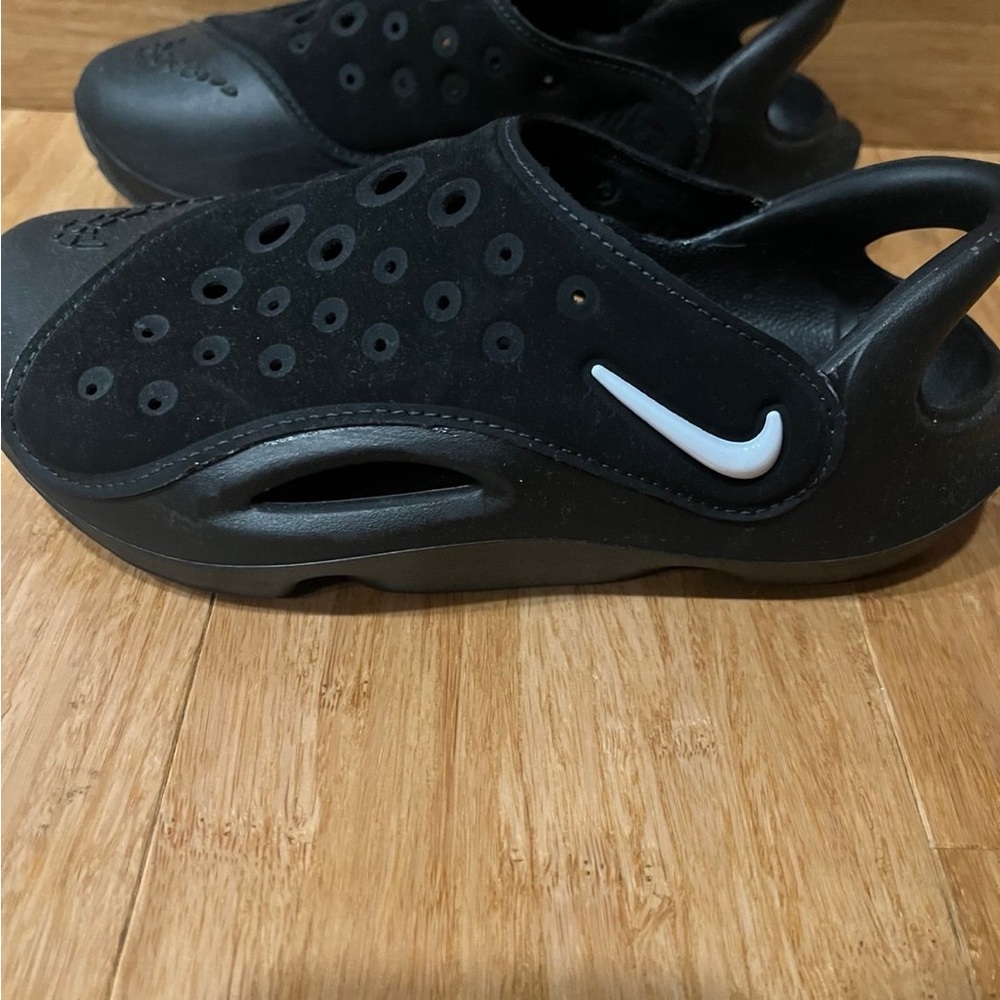 Kids nike swim shoes size 1
